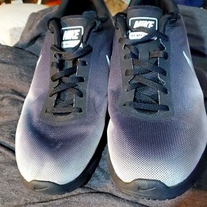 Nike air max sequent